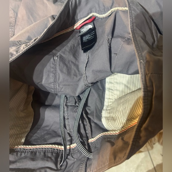 The North Face TNF Women's Dark Gray Capri Hiking Trail Cargo Pants Size 12 EUC - Picture 10 of 10